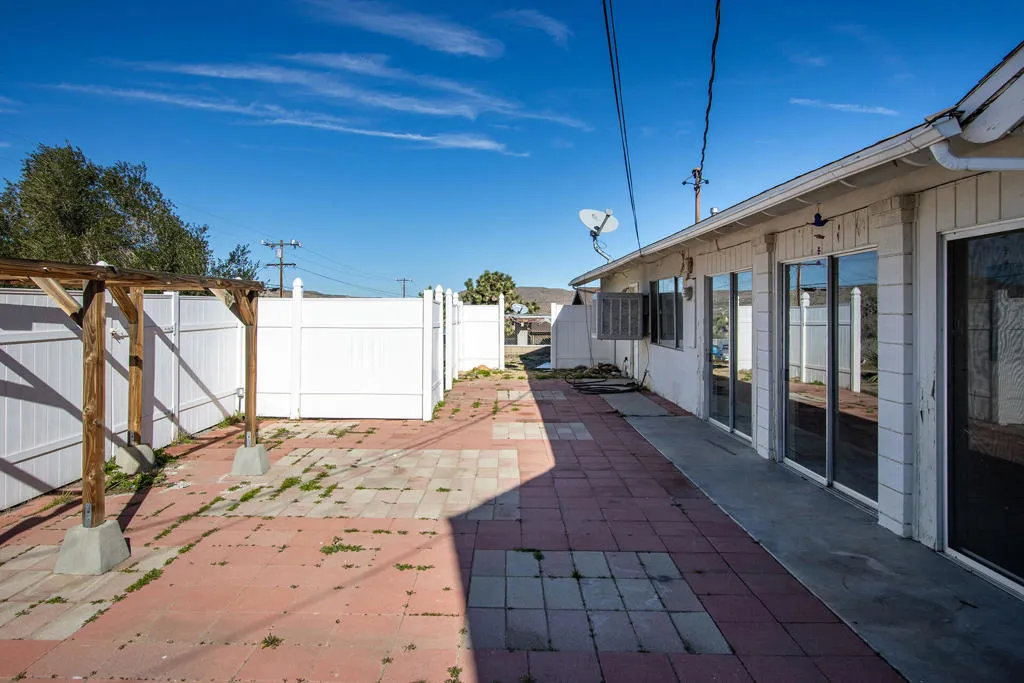 7348 Palomar Avenue, Yucca Valley, California 92284 home-pic-23