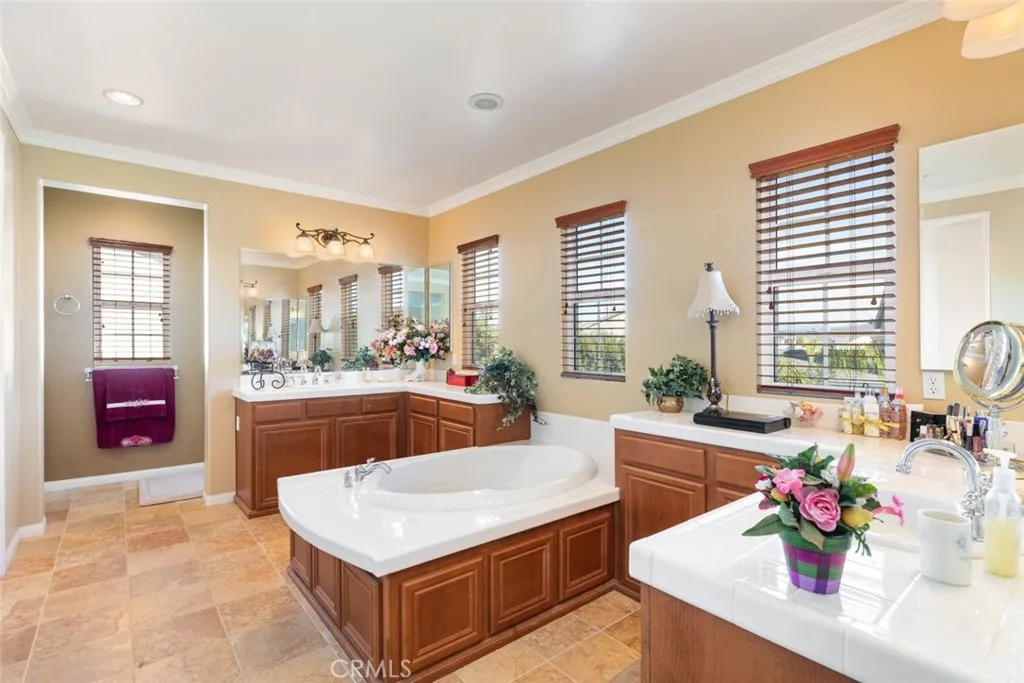 30085 Trois Valley, Murrieta, California 92563 home-pic-37