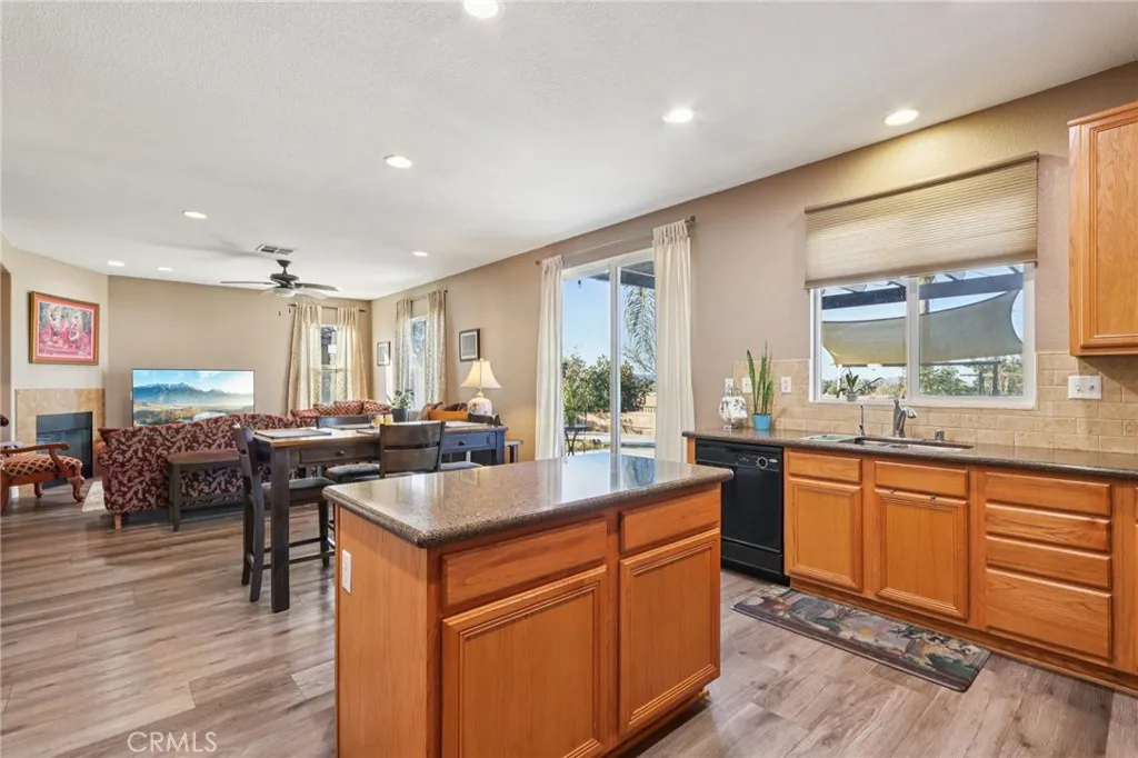 1134 Hazelwood Avenue, Mentone, California 92359 home-pic-9