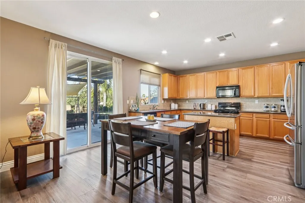 1134 Hazelwood Avenue, Mentone, California 92359 home-pic-10