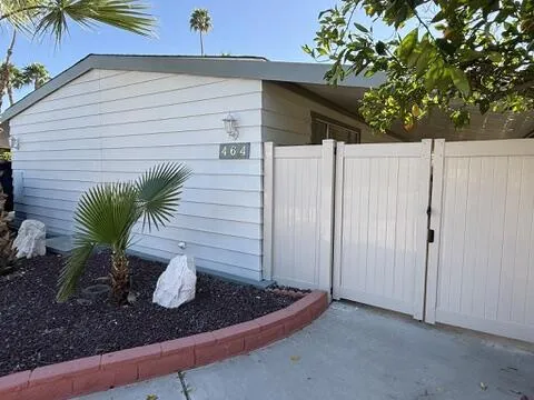 464 Cerritos Way
