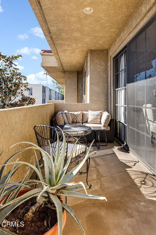 221 S Oak Knoll Avenue 306, Pasadena, California 91101 home-pic-11