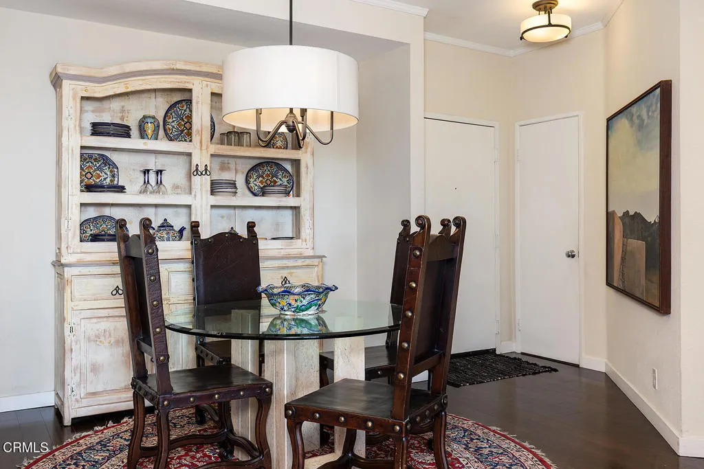 221 S Oak Knoll Avenue 306, Pasadena, California 91101 home-pic-3
