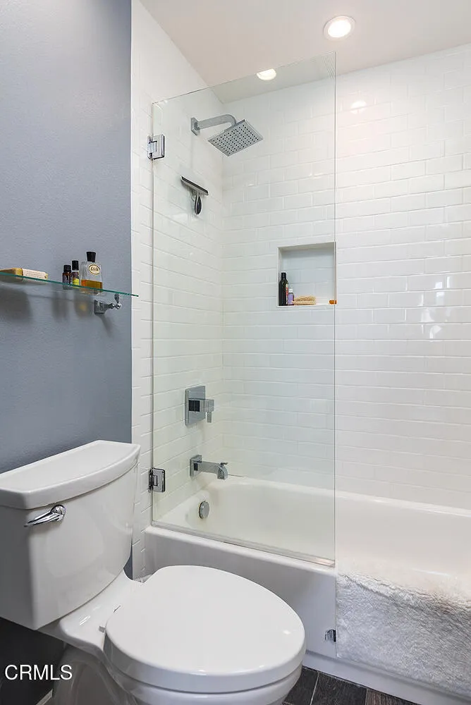 221 S Oak Knoll Avenue 306, Pasadena, California 91101 home-pic-16