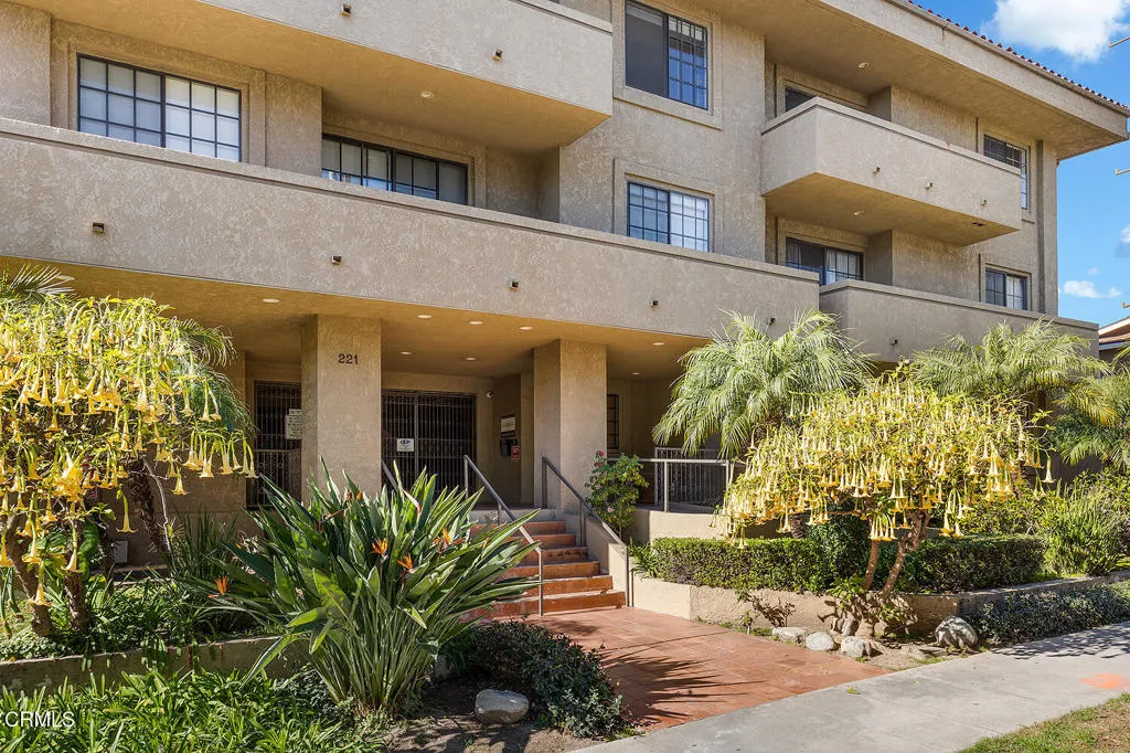 221 S Oak Knoll Avenue 306, Pasadena, California 91101 home-pic-1