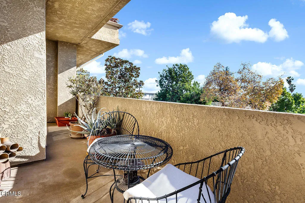 221 S Oak Knoll Avenue 306, Pasadena, California 91101 home-pic-10