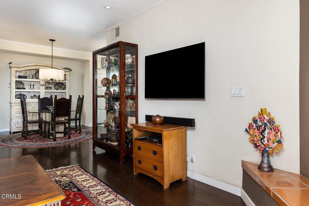 221 S Oak Knoll Avenue 306, Pasadena, California 91101 home-pic-12