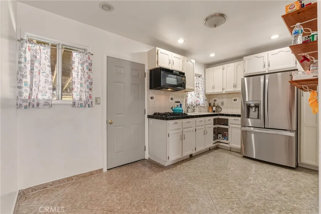 1123 Electric Avenue, Gardena, California 90248 home-pic-7