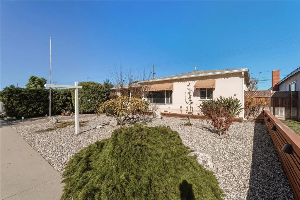 1123 Electric Avenue, Gardena, California 90248 home-pic-3