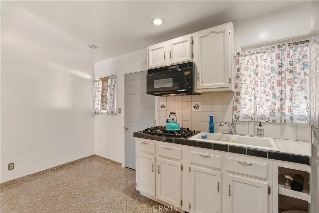 1123 Electric Avenue, Gardena, California 90248 home-pic-9