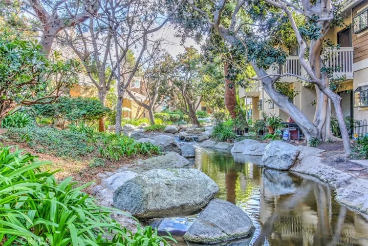 Lakes and streams flow through the neighborhood.