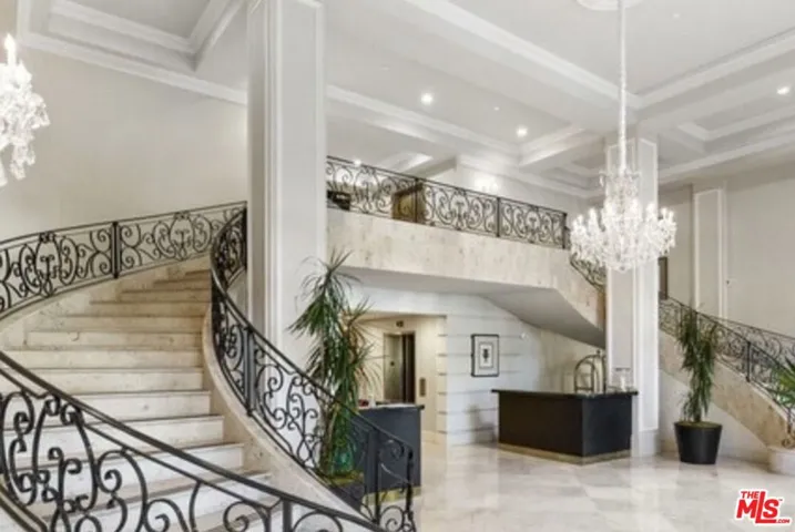 425 N Maple Drive 206, Beverly Hills, California 90210