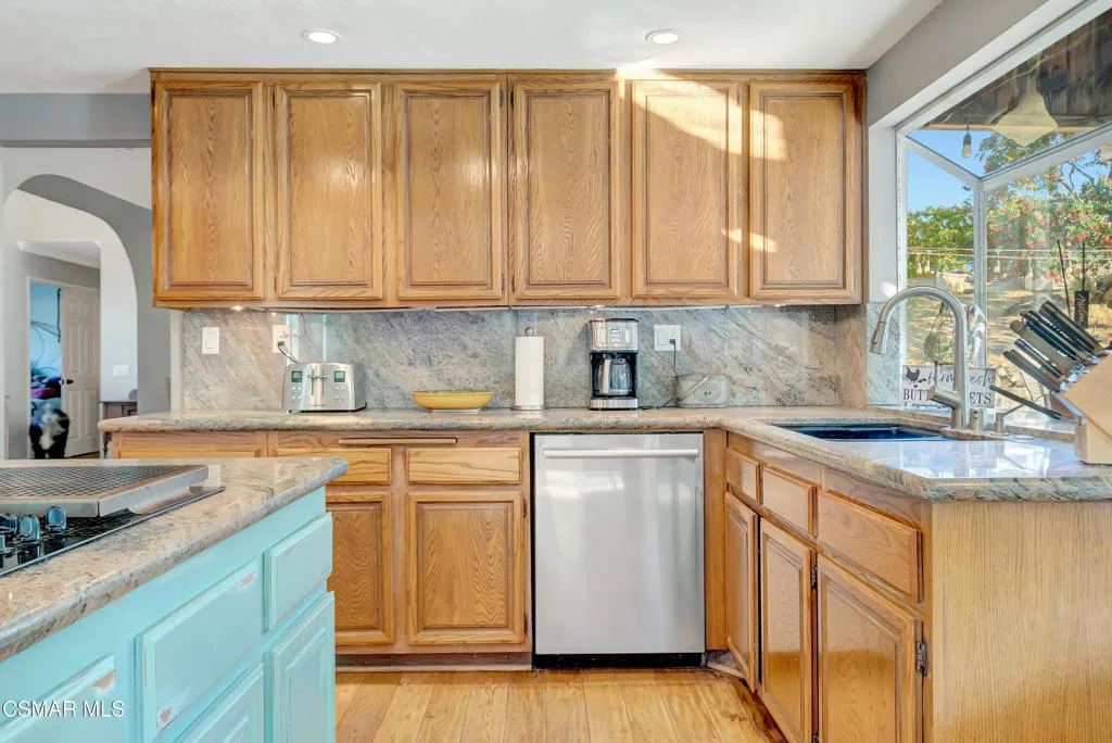 1756 Sunnydale Avenue, Simi Valley, California 93065 home-pic-19