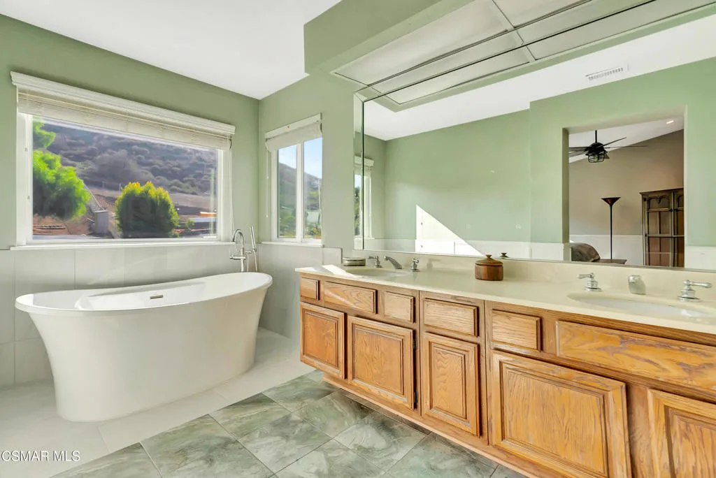 1756 Sunnydale Avenue, Simi Valley, California 93065 home-pic-34