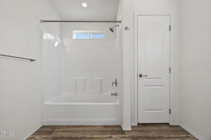 29-web-or-mls-UpmarketMedia_1075Loma75-2
