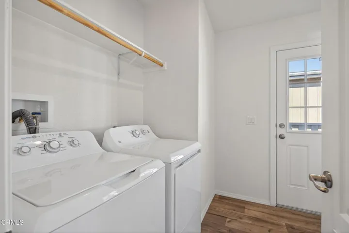 33-web-or-mls-UpmarketMedia_1075Loma75-3