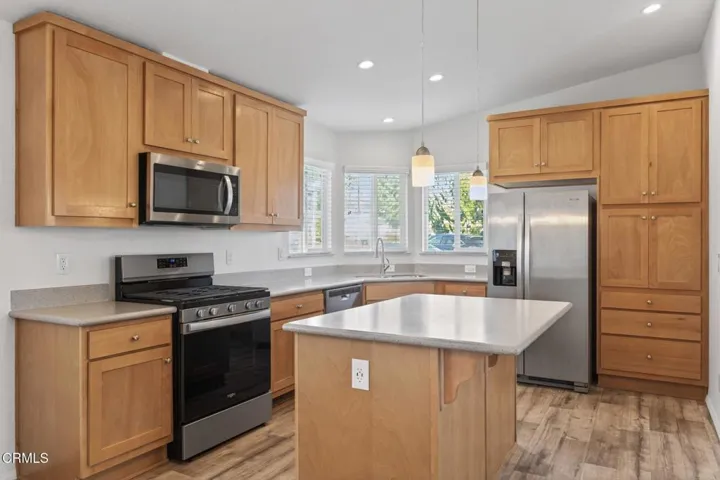 12-web-or-mls-UpmarketMedia_1075Loma75-1