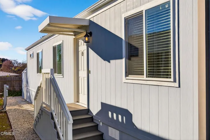 5-web-or-mls-UpmarketMedia_1075Loma75-5