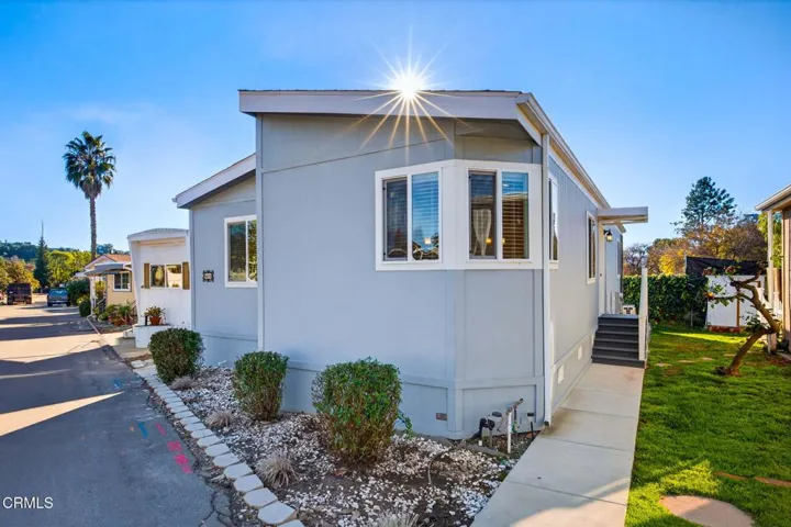 4-web-or-mls-UpmarketMedia_1075Loma75-4