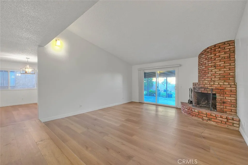 9121 Croce, Fontana, California 92335 home-pic-5