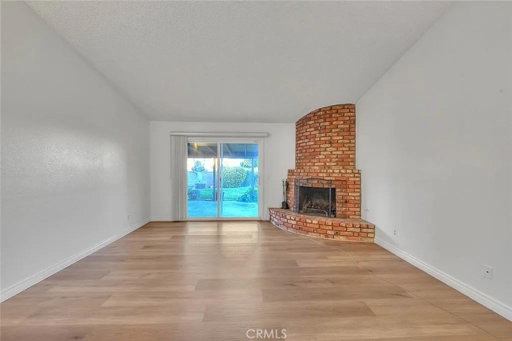 9121 Croce, Fontana, California 92335 home-pic-4