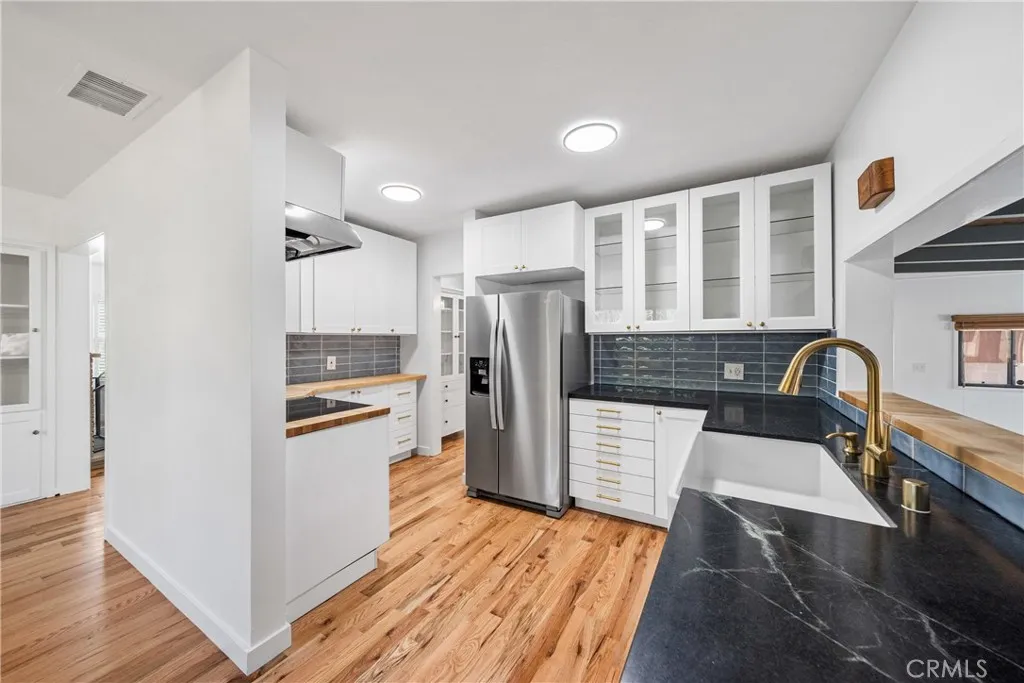 4425 Walnut Avenue, Long Beach, California 90807 home-pic-17