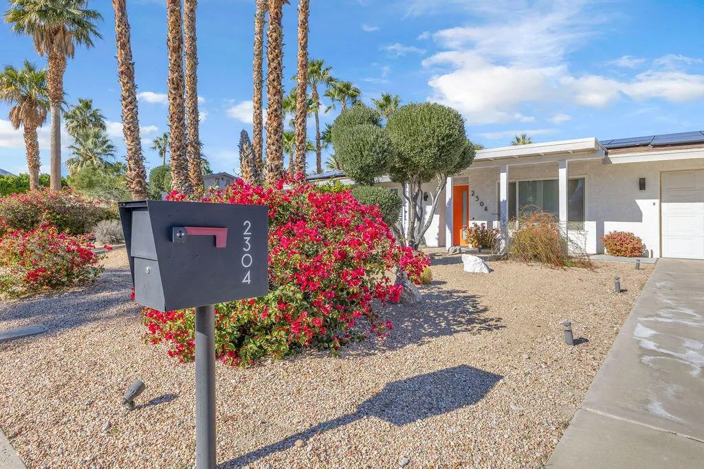 2304 E Bellamy Mailbox