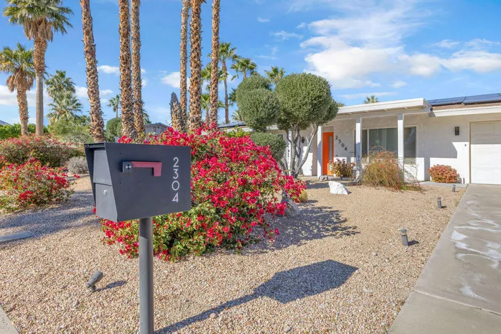 2304 E Bellamy Mailbox
