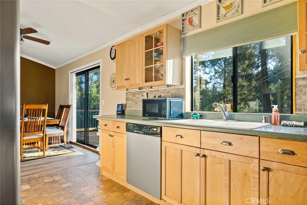 707 Virginia Court, Lake Arrowhead, California 92352 home-pic-12