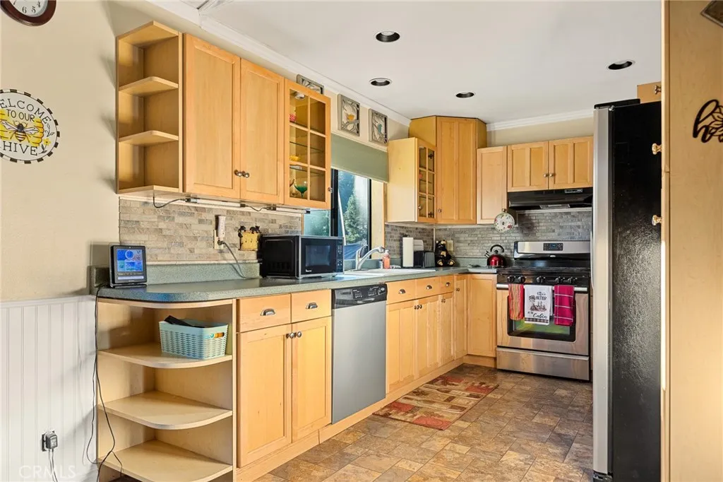 707 Virginia Court, Lake Arrowhead, California 92352 home-pic-10