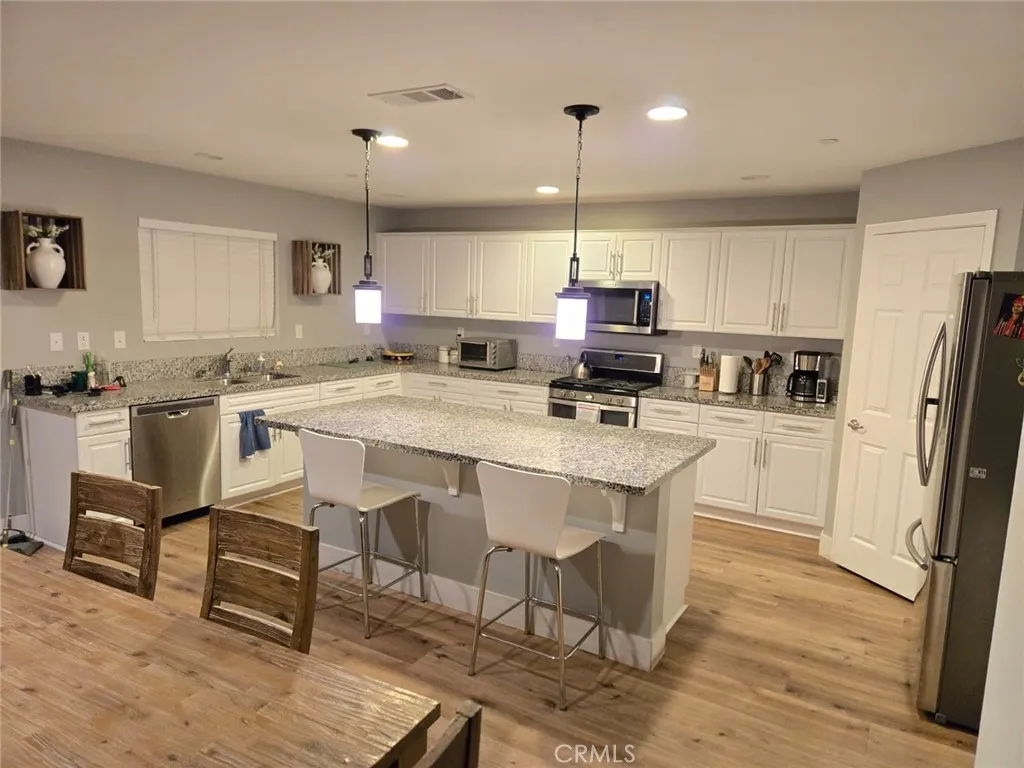 37507 Citron Place, Palmdale, California 93551 home-pic-17