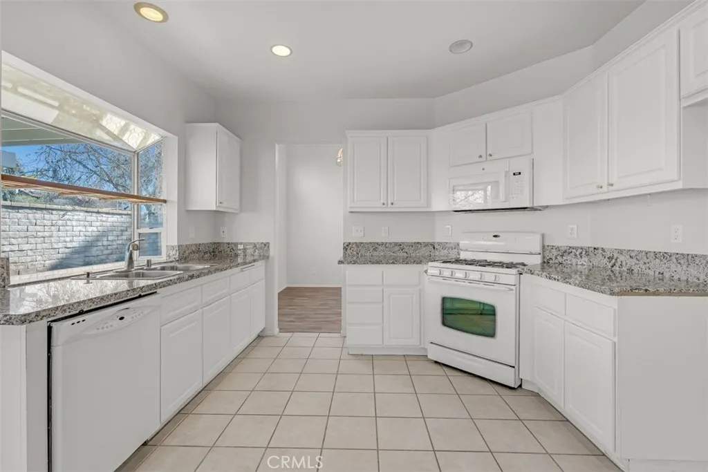 3059 Vera Cruz, Corona, California 92882 home-pic-16