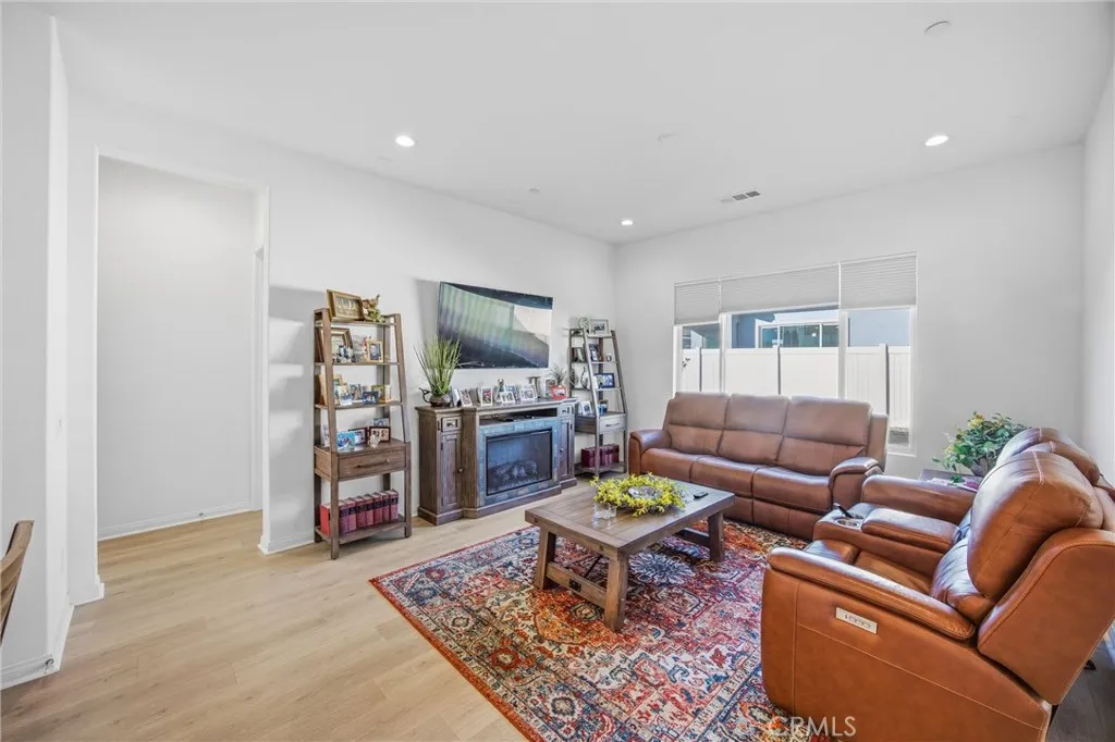 11894 Greenpeak, Corona, California 92883 home-pic-8