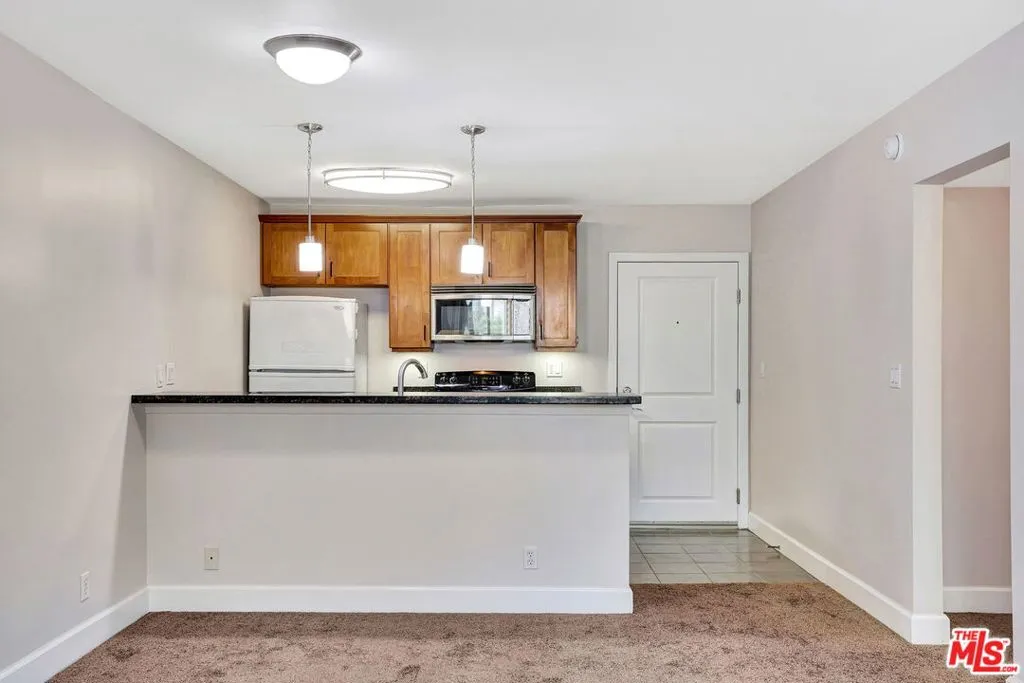 10982 Roebling Avenue 434, Los Angeles, California 90024 home-pic-6