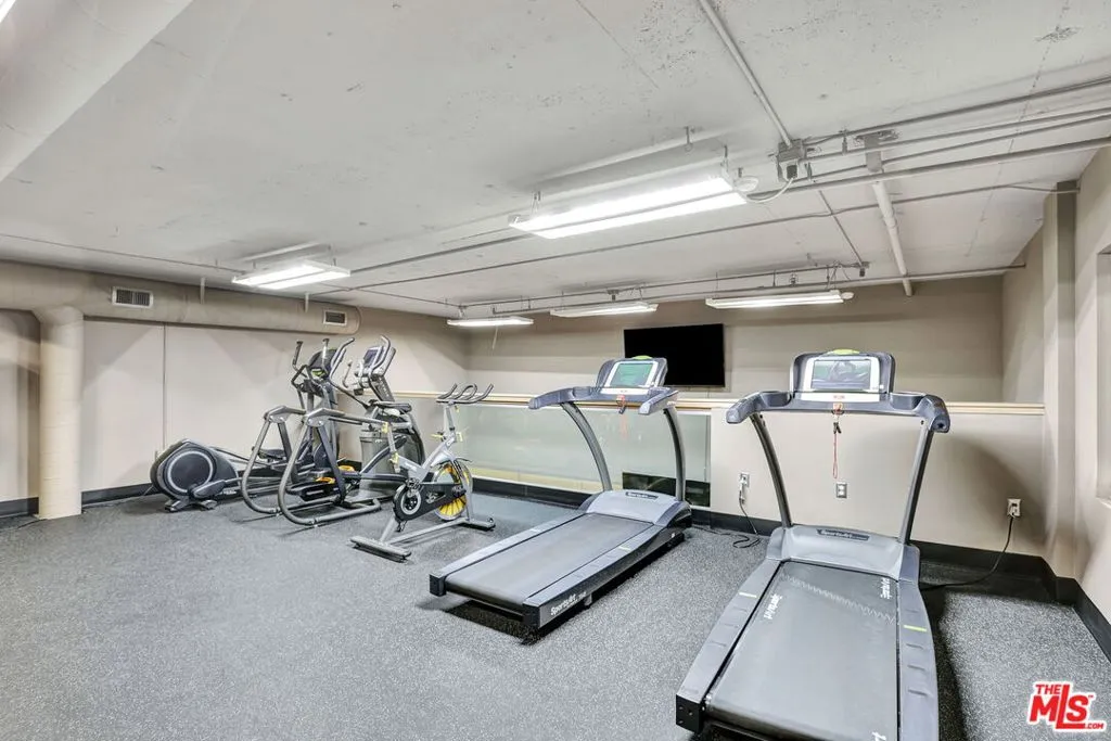 10982 Roebling Avenue 434, Los Angeles, California 90024 home-pic-27