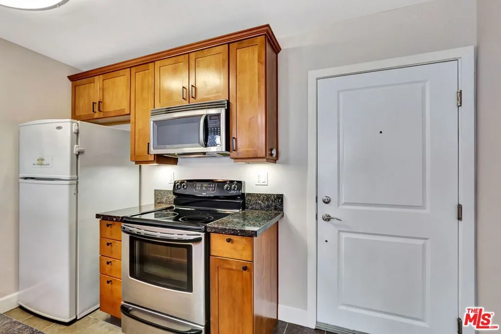 10982 Roebling Avenue 434, Los Angeles, California 90024 home-pic-8