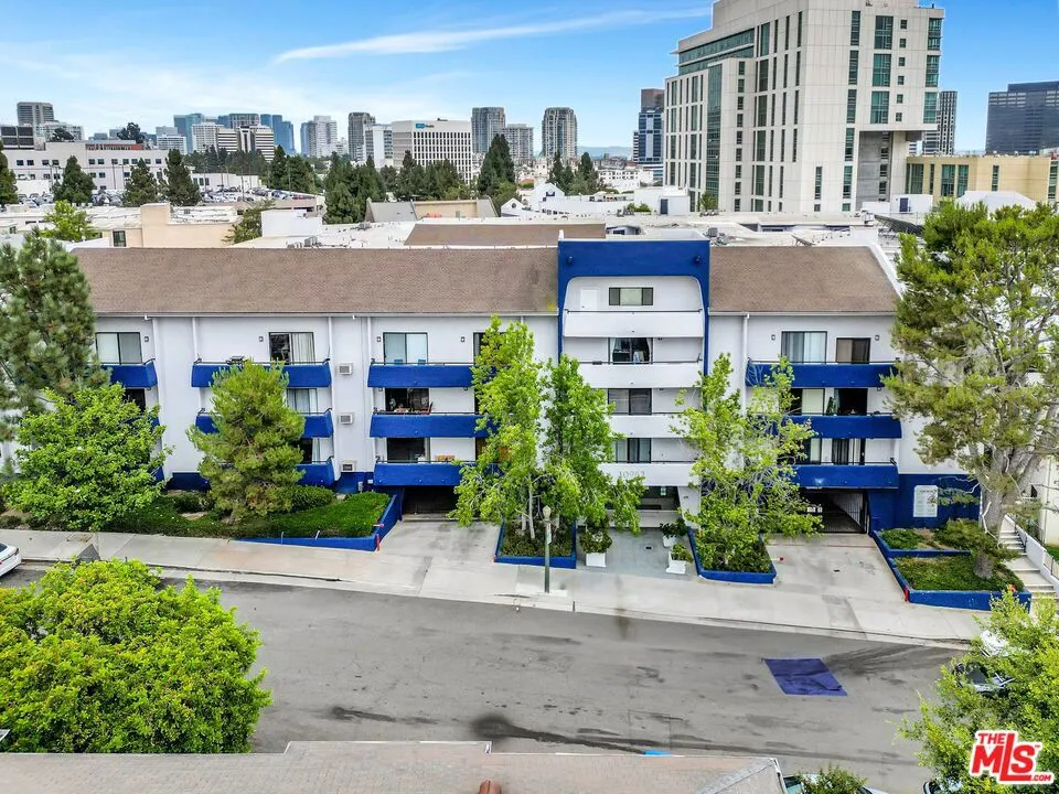 10982 Roebling Avenue 434, Los Angeles, California 90024 home-pic-43