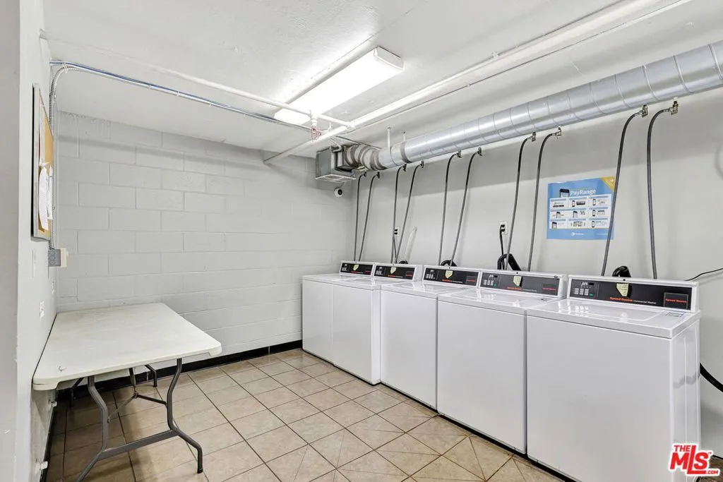 10982 Roebling Avenue 434, Los Angeles, California 90024 home-pic-36
