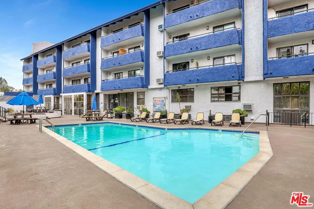10982 Roebling Avenue 434, Los Angeles, California 90024 home-pic-20
