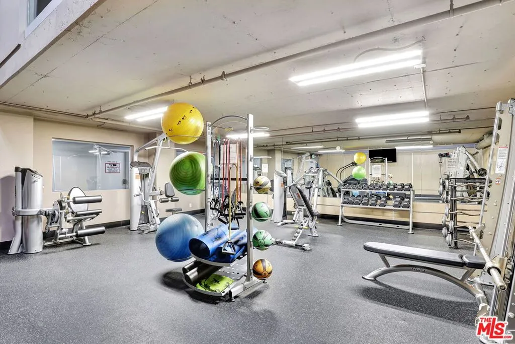 10982 Roebling Avenue 434, Los Angeles, California 90024 home-pic-33