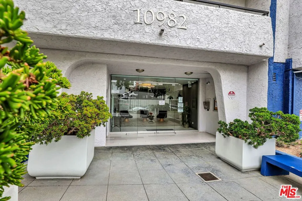 10982 Roebling Avenue 434, Los Angeles, California 90024 home-pic-40