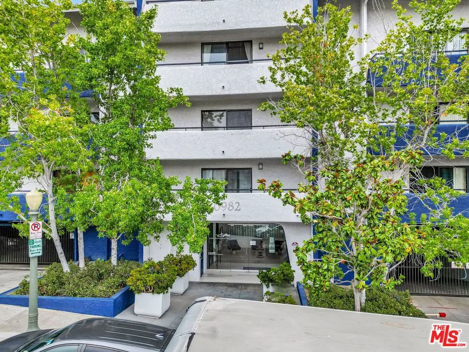 10982 Roebling Avenue 434, Los Angeles, California 90024 home-pic-41