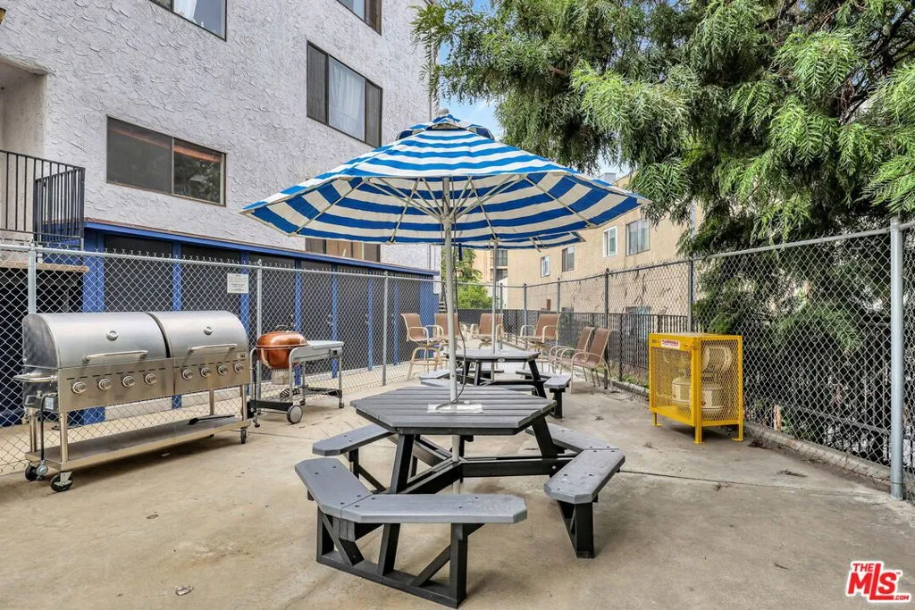 10982 Roebling Avenue 434, Los Angeles, California 90024 home-pic-34