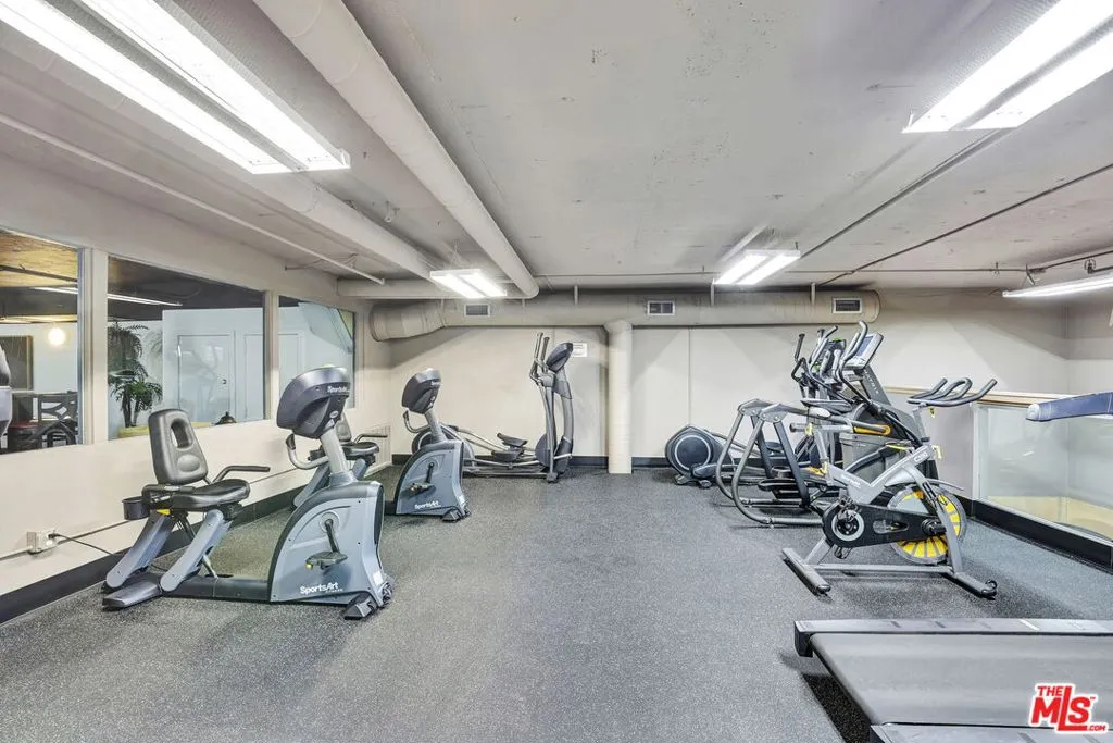 10982 Roebling Avenue 434, Los Angeles, California 90024 home-pic-31