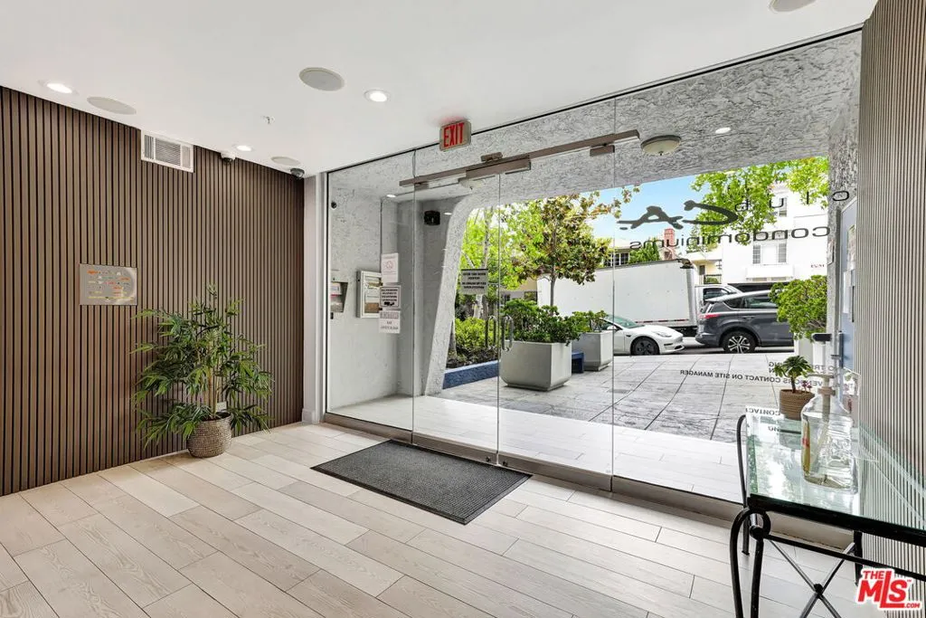 10982 Roebling Avenue 434, Los Angeles, California 90024 home-pic-38