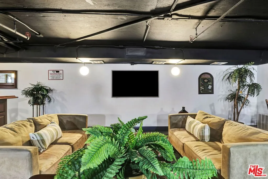 10982 Roebling Avenue 434, Los Angeles, California 90024 home-pic-29