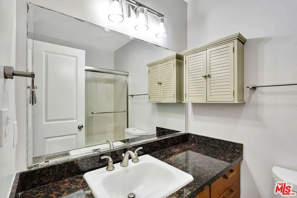 10982 Roebling Avenue 434, Los Angeles, California 90024 home-pic-12