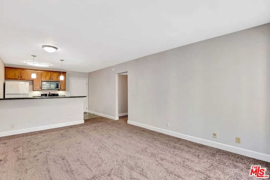 10982 Roebling Avenue 434, Los Angeles, California 90024 home-pic-4