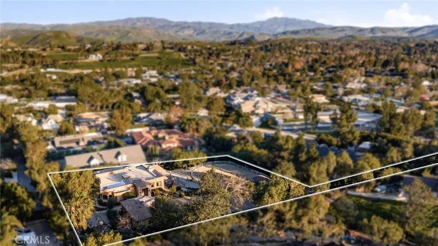 Flag shaped lot for extra privacy