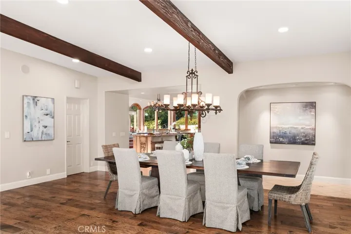Large dining room ready for dinner parties.